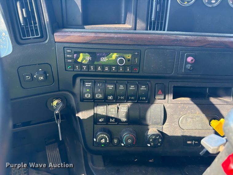 image for item YA5537 2025 International HX520 dump truck