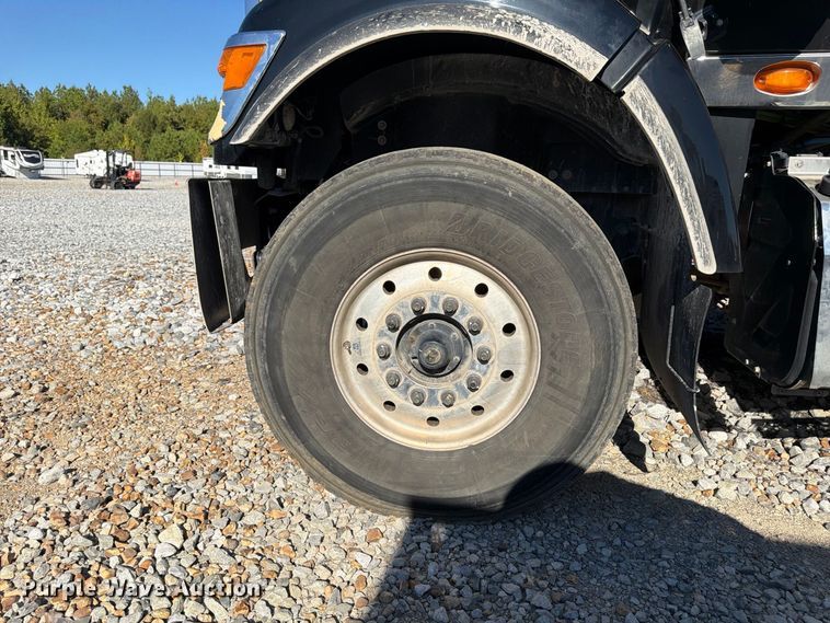 image for item YA5537 2025 International HX520 dump truck