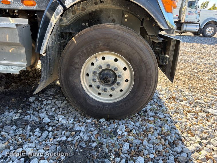 image for item YA5537 2025 International HX520 dump truck