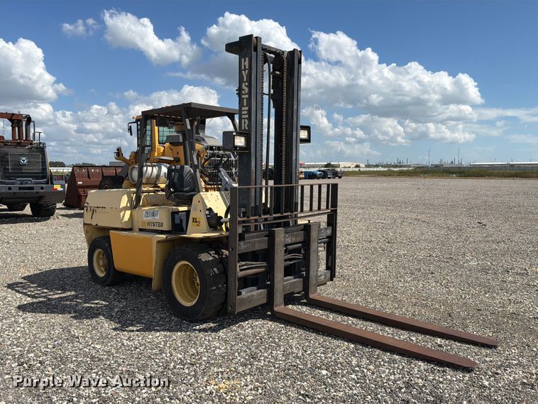 image for item YA5553 1998 Hyster H110XL forklift