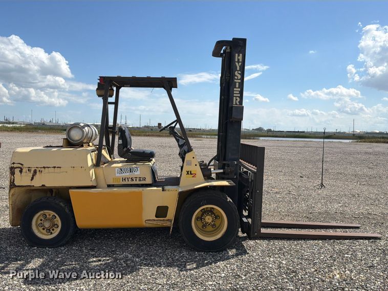image for item YA5553 1998 Hyster H110XL forklift