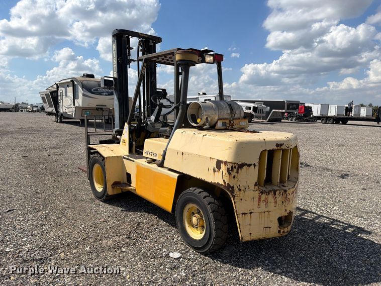 image for item YA5553 1998 Hyster H110XL forklift