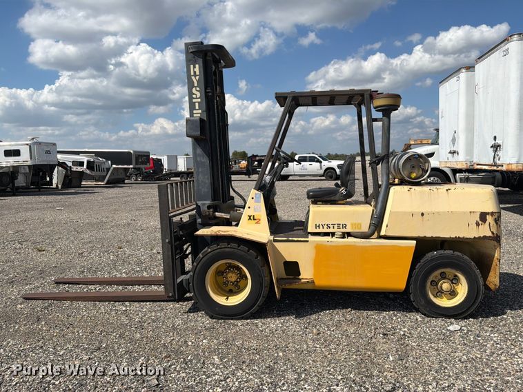 image for item YA5553 1998 Hyster H110XL forklift