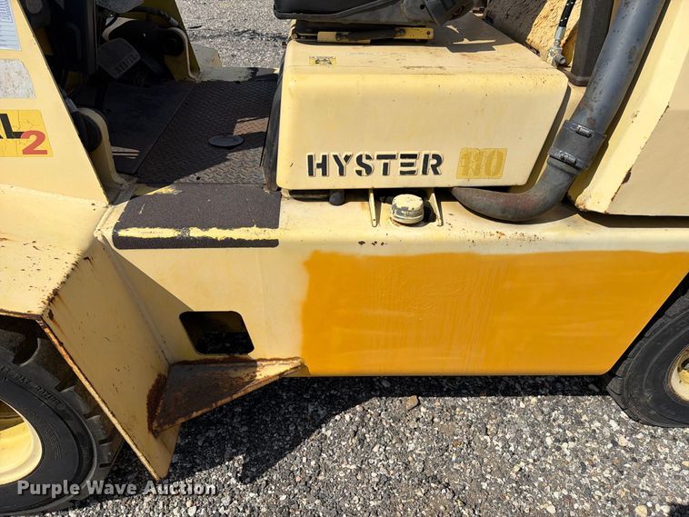 image for item YA5553 1998 Hyster H110XL forklift