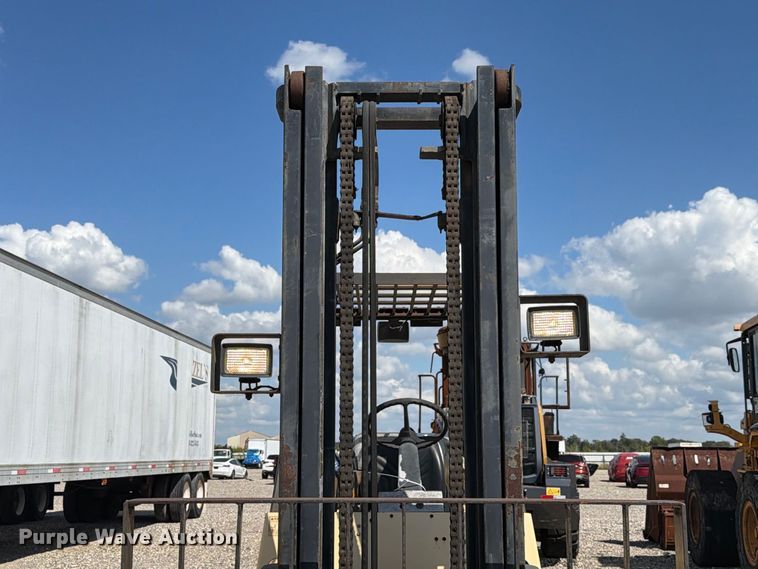 image for item YA5553 1998 Hyster H110XL forklift
