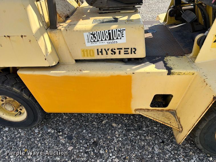 image for item YA5553 1998 Hyster H110XL forklift