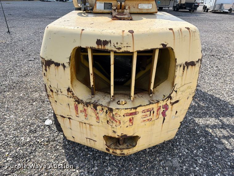 image for item YA5553 1998 Hyster H110XL forklift