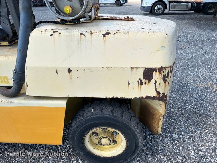 image for item YA5553 1998 Hyster H110XL forklift