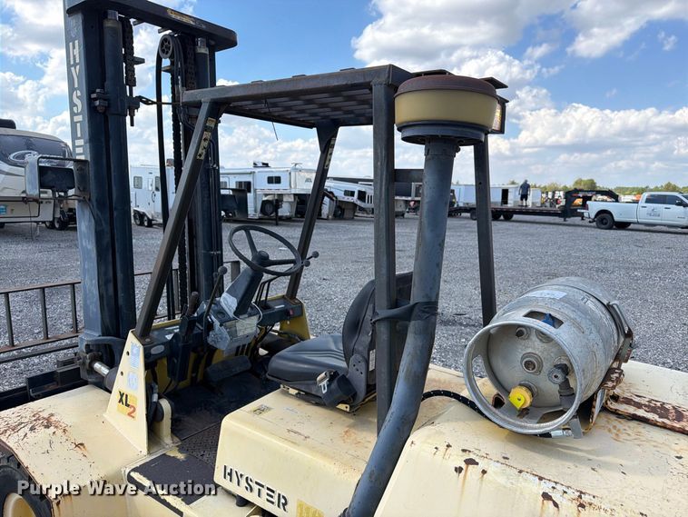 image for item YA5553 1998 Hyster H110XL forklift