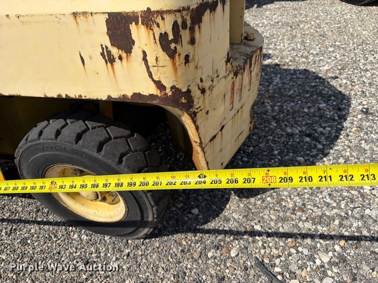 image for item YA5553 1998 Hyster H110XL forklift