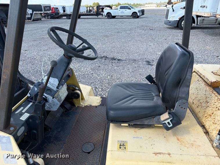 image for item YA5553 1998 Hyster H110XL forklift