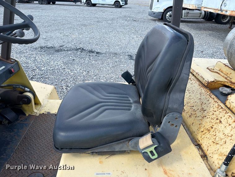 image for item YA5553 1998 Hyster H110XL forklift