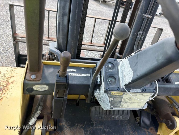 image for item YA5553 1998 Hyster H110XL forklift