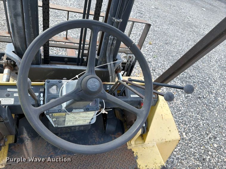 image for item YA5553 1998 Hyster H110XL forklift