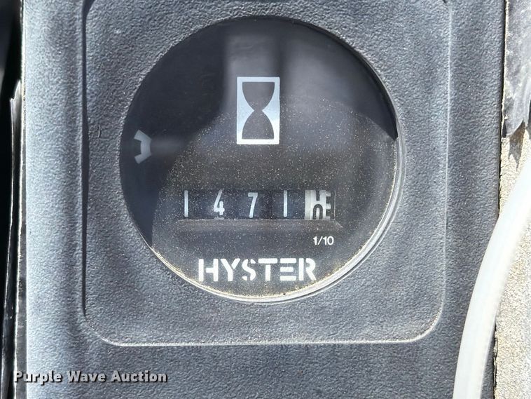 image for item YA5553 1998 Hyster H110XL forklift