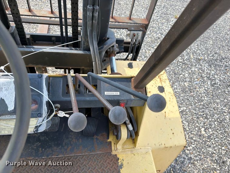 image for item YA5553 1998 Hyster H110XL forklift