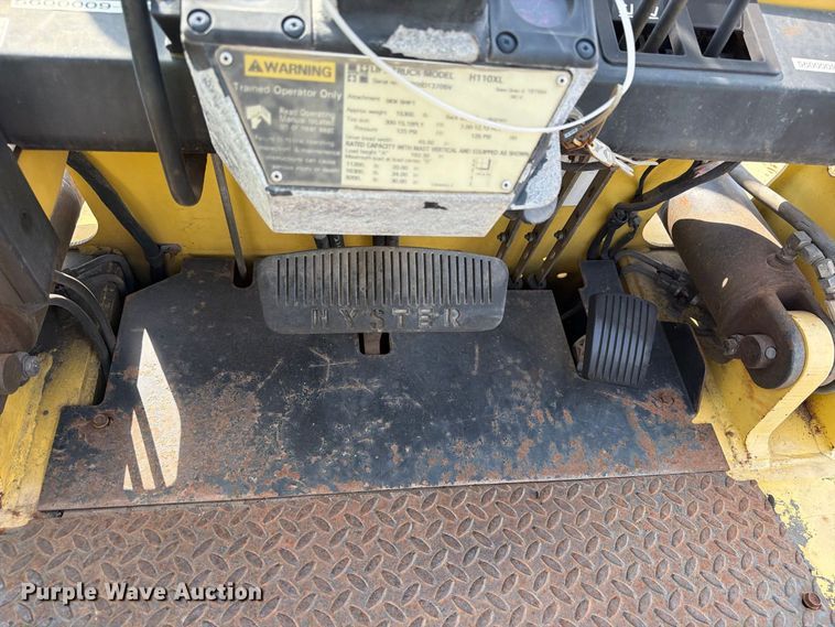 image for item YA5553 1998 Hyster H110XL forklift