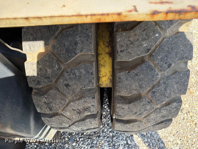 image for item YA5553 1998 Hyster H110XL forklift