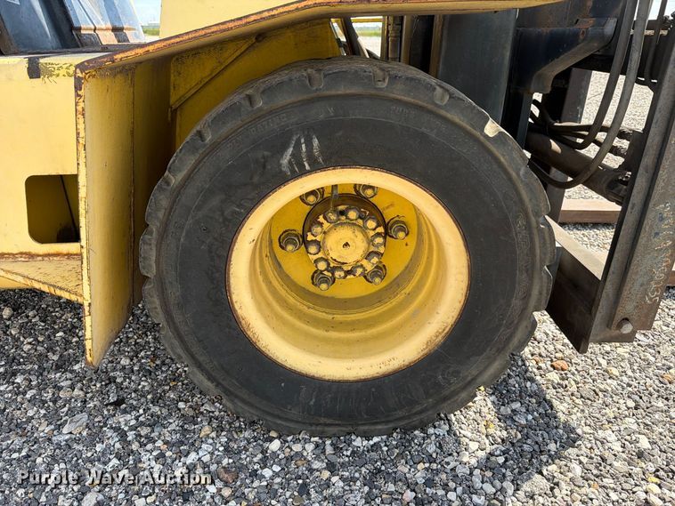 image for item YA5553 1998 Hyster H110XL forklift