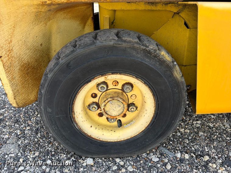image for item YA5553 1998 Hyster H110XL forklift