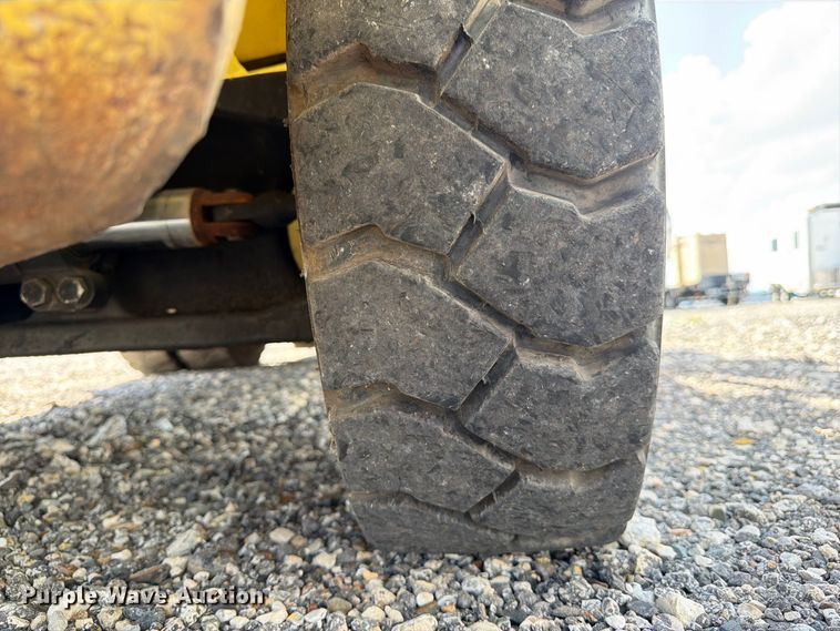image for item YA5553 1998 Hyster H110XL forklift