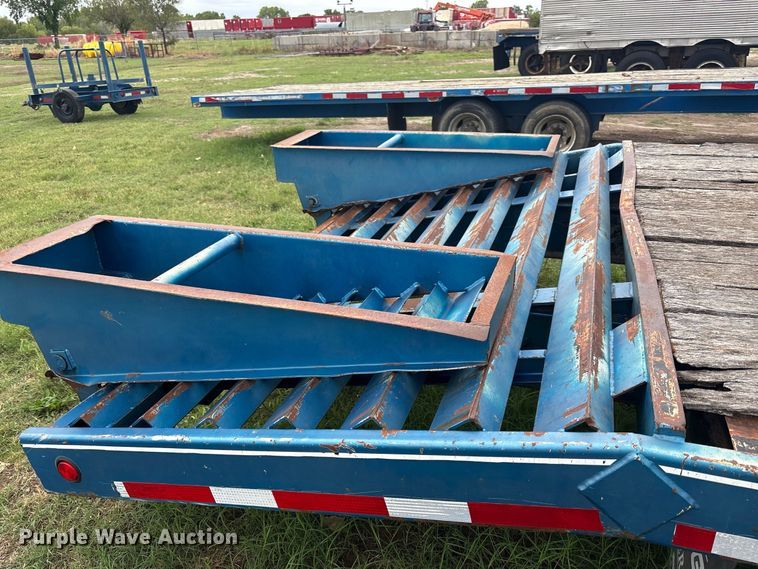 image for item DS2558 2001 Felling FT-24 equipment trailer