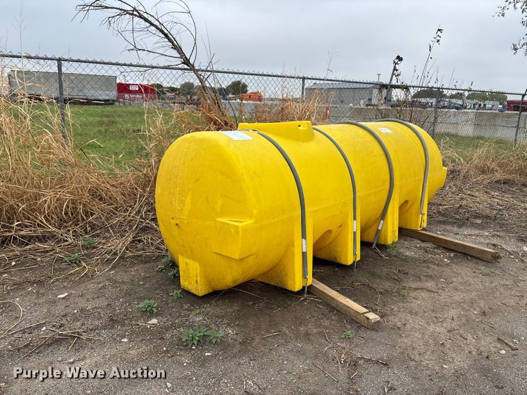 image for item DS2559 1,025 gallon poly tank