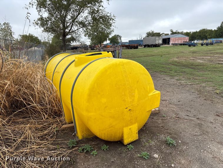 image for item DS2559 1,025 gallon poly tank