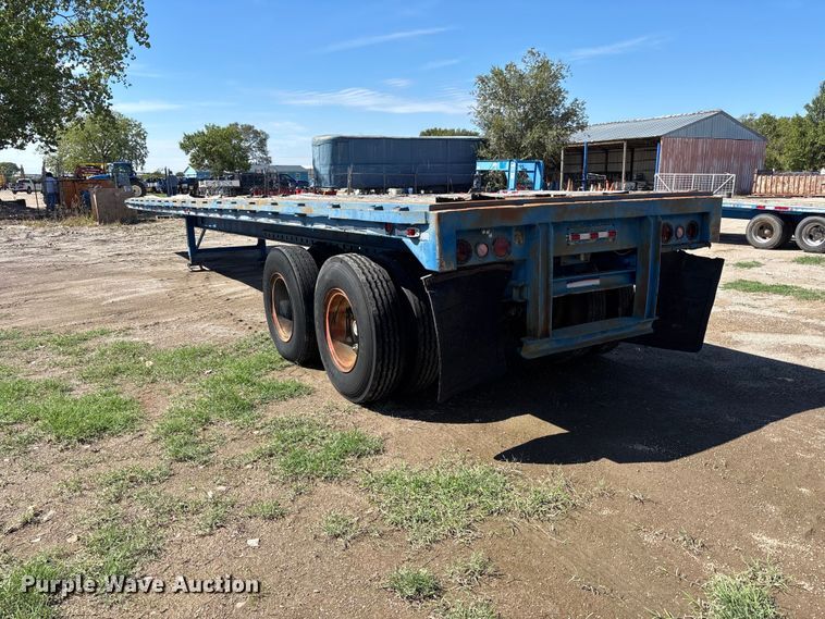 image for item DS2577 1970 Trailmobile P31T0SAH flatbed trailer