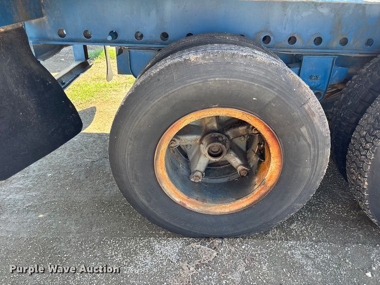 image for item DS2577 1970 Trailmobile P31T0SAH flatbed trailer