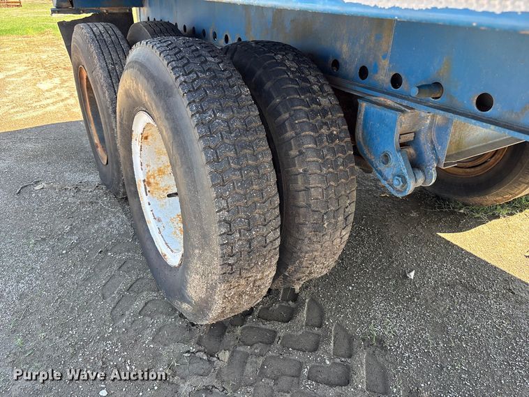 image for item DS2577 1970 Trailmobile P31T0SAH flatbed trailer