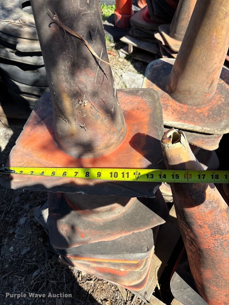 image for item DS2581 Traffic cones and bases