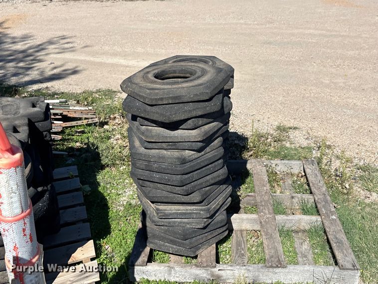 image for item DS2581 Traffic cones and bases