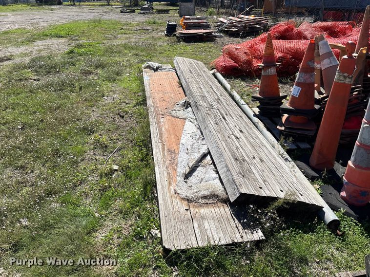 image for item DS2583 (2) wood beams