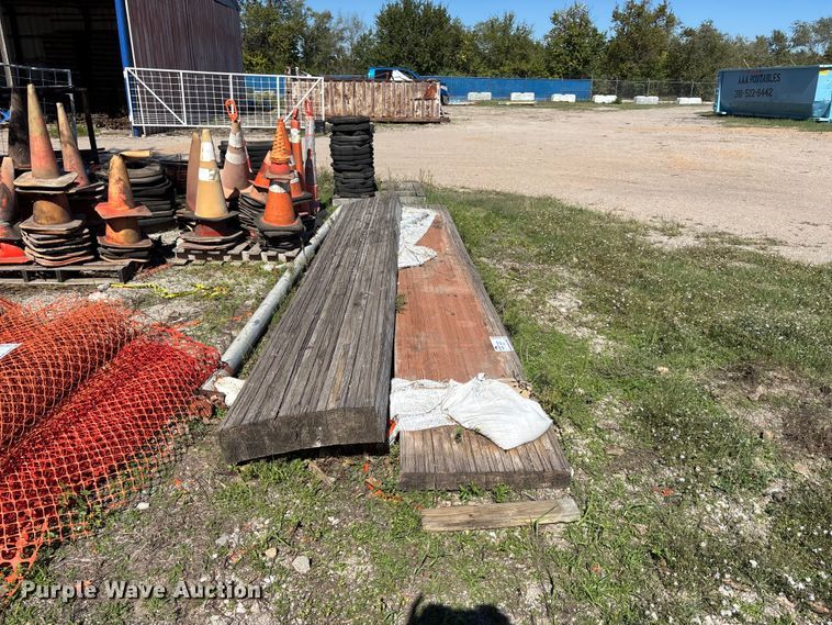 image for item DS2583 (2) wood beams