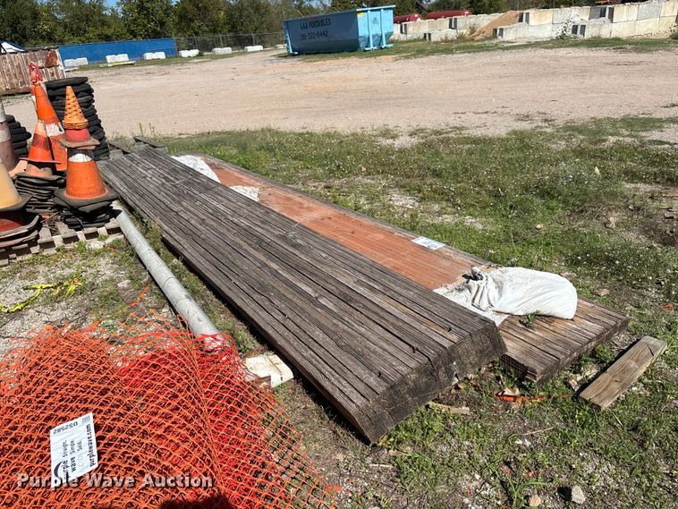 image for item DS2583 (2) wood beams