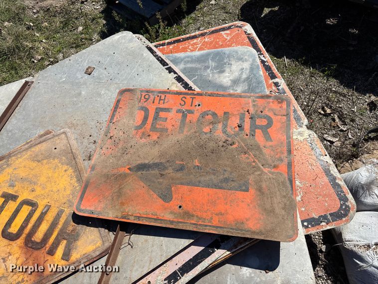 image for item DS2584 Road safety signs and barricades