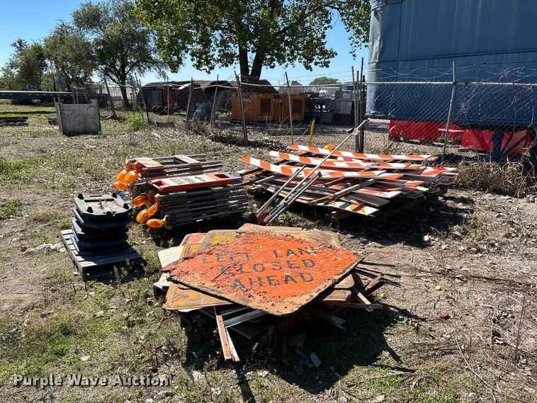 image for item DS2584 Road safety signs and barricades
