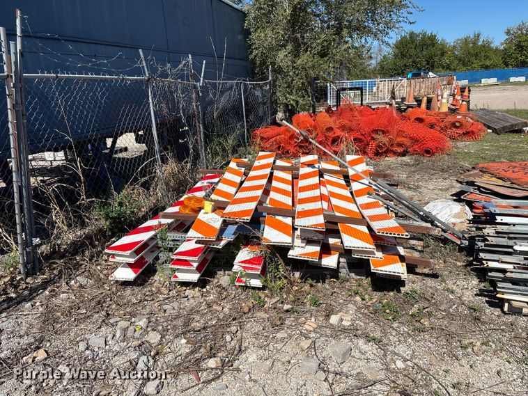 image for item DS2584 Road safety signs and barricades