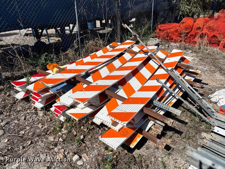 image for item DS2584 Road safety signs and barricades