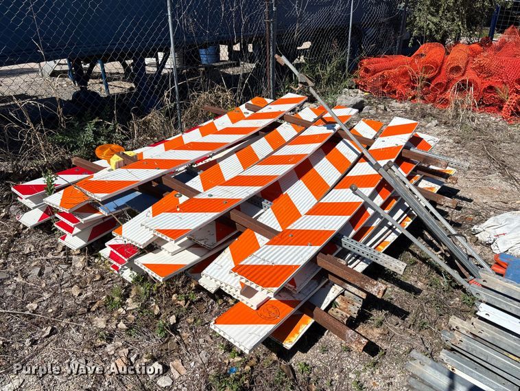 image for item DS2584 Road safety signs and barricades