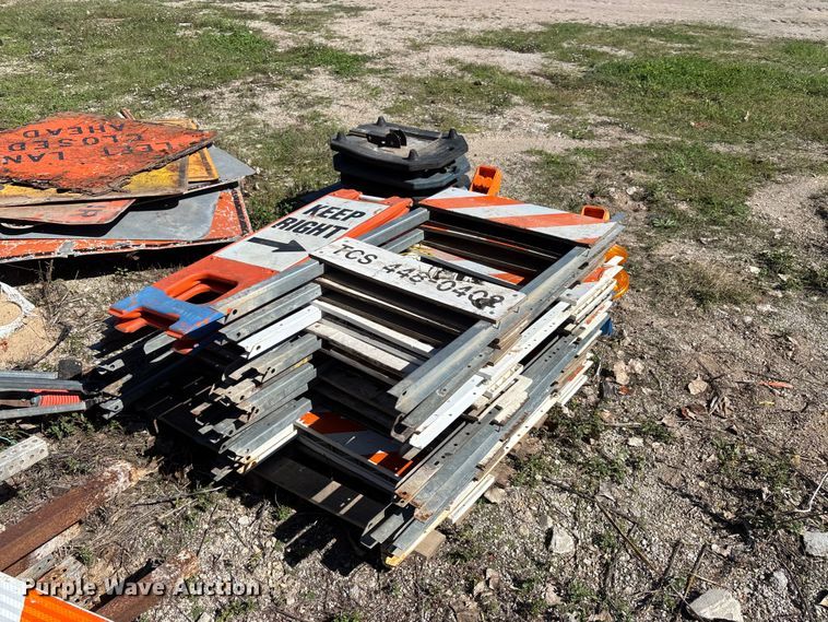 image for item DS2584 Road safety signs and barricades