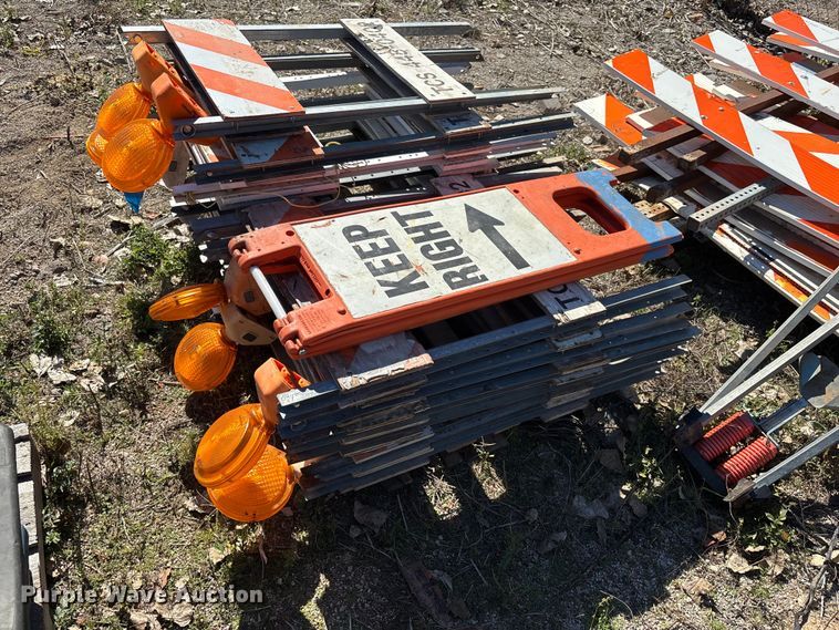 image for item DS2584 Road safety signs and barricades