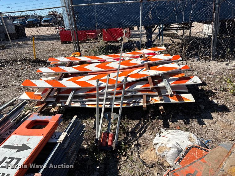image for item DS2584 Road safety signs and barricades