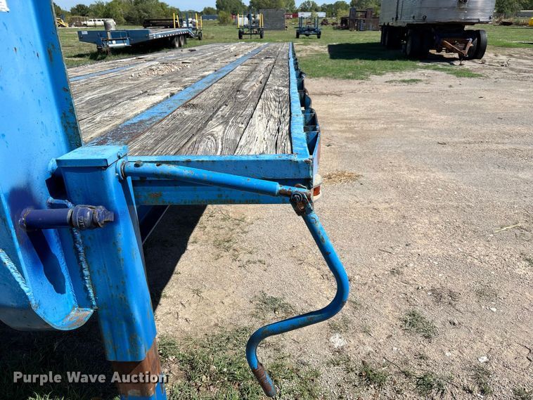 image for item DS2587 1988 Holden Industries HGD2042 equipment trailer