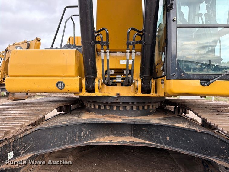 image for item DW6779 2020 Caterpillar 330 Excavator