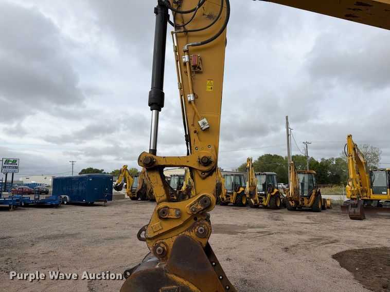 image for item DW6779 2020 Caterpillar 330 Excavator