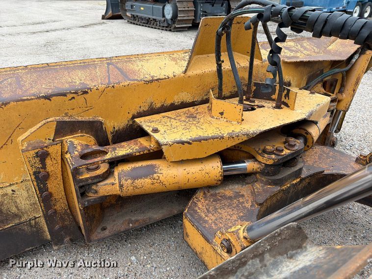image for item DW6780 1997 Case 550G dozer