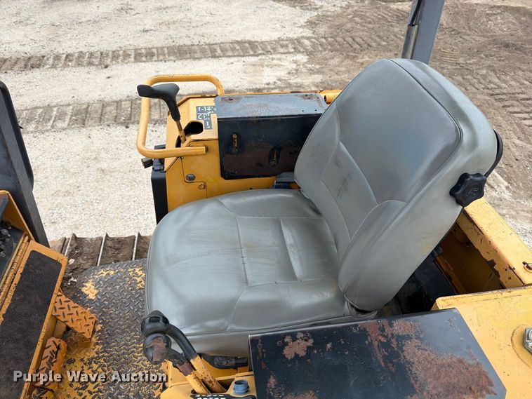 image for item DW6780 1997 Case 550G dozer