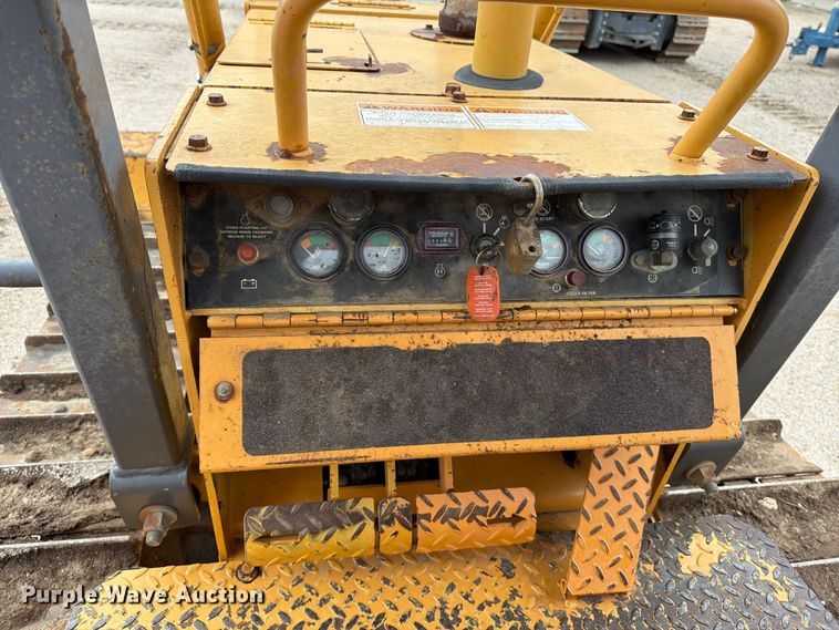 image for item DW6780 1997 Case 550G dozer